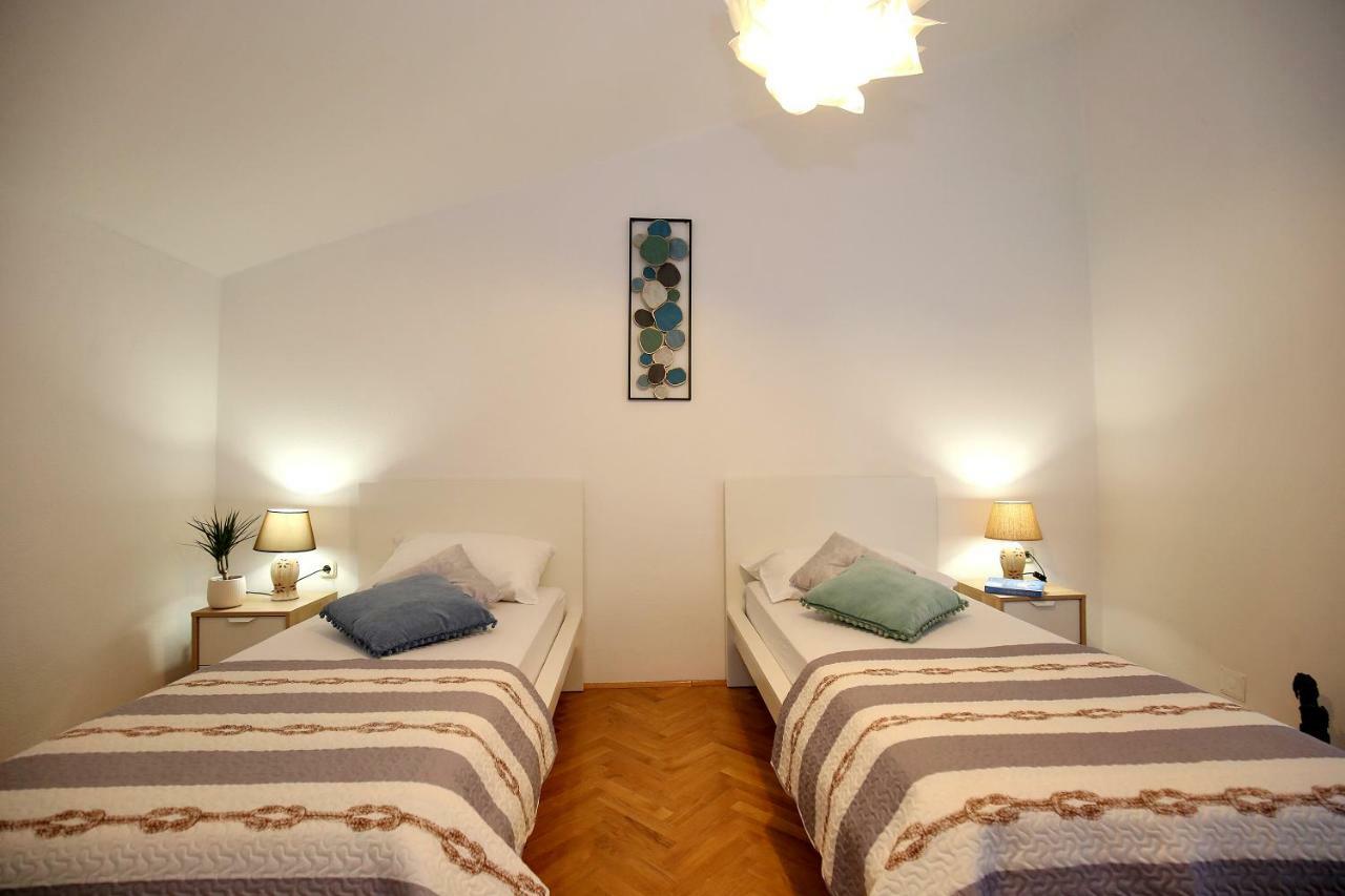 Apartments Ines Murter Exterior foto